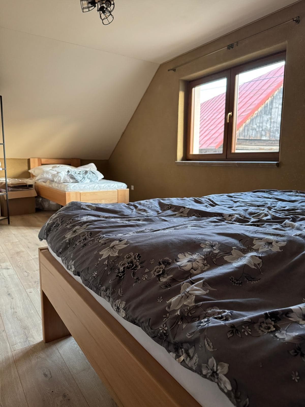 Druhá spálňa s dvojlôžkom a jednolôžkom